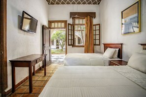 Individually decorated, individually furnished, desk, iron/ironing board - Hotel Urdinola (Saltillo)