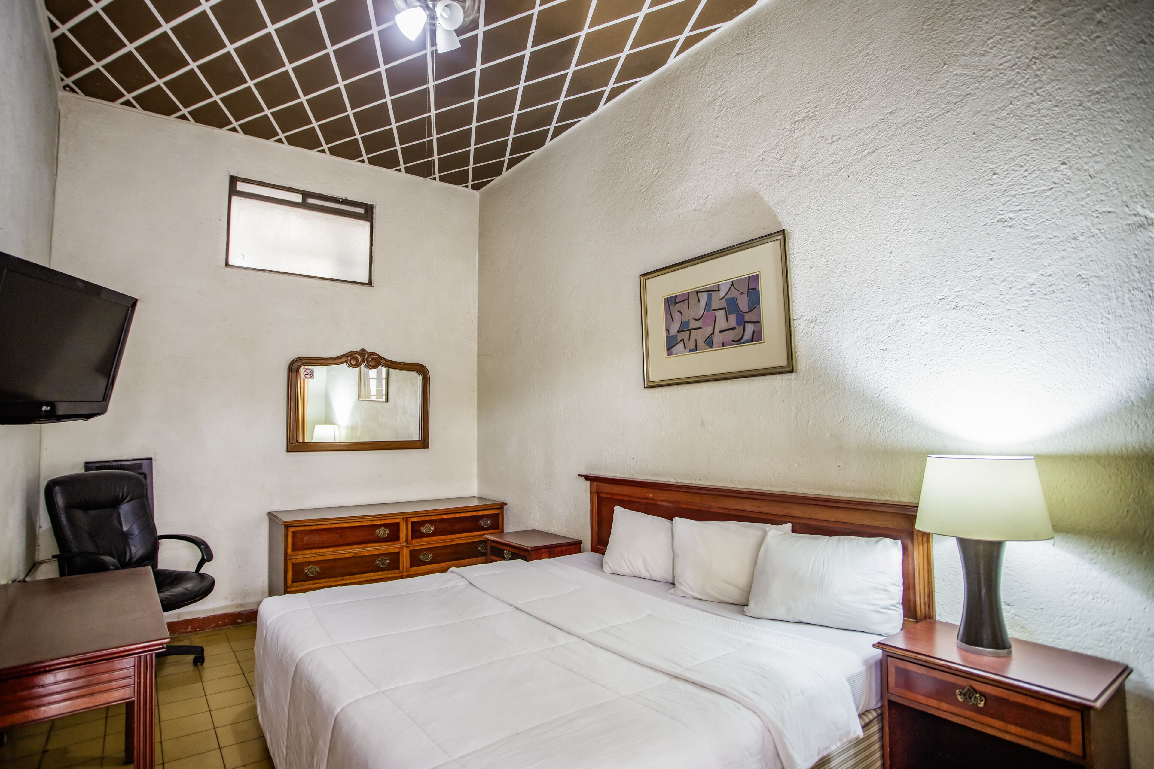 Standard Room, 1 King Bed | Individually decorated, individually furnished, desk, iron/ironing board