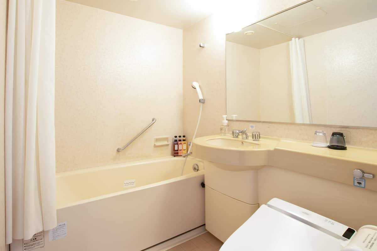 1 bedroom, in-room safe, desk, blackout curtains