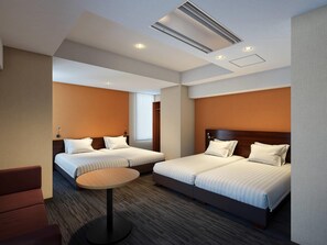 Room, Multiple Beds, Non Smoking | Premium bedding, in-room safe, desk, laptop workspace - Comfort Inn Tokyo Roppongi (Tokyo)