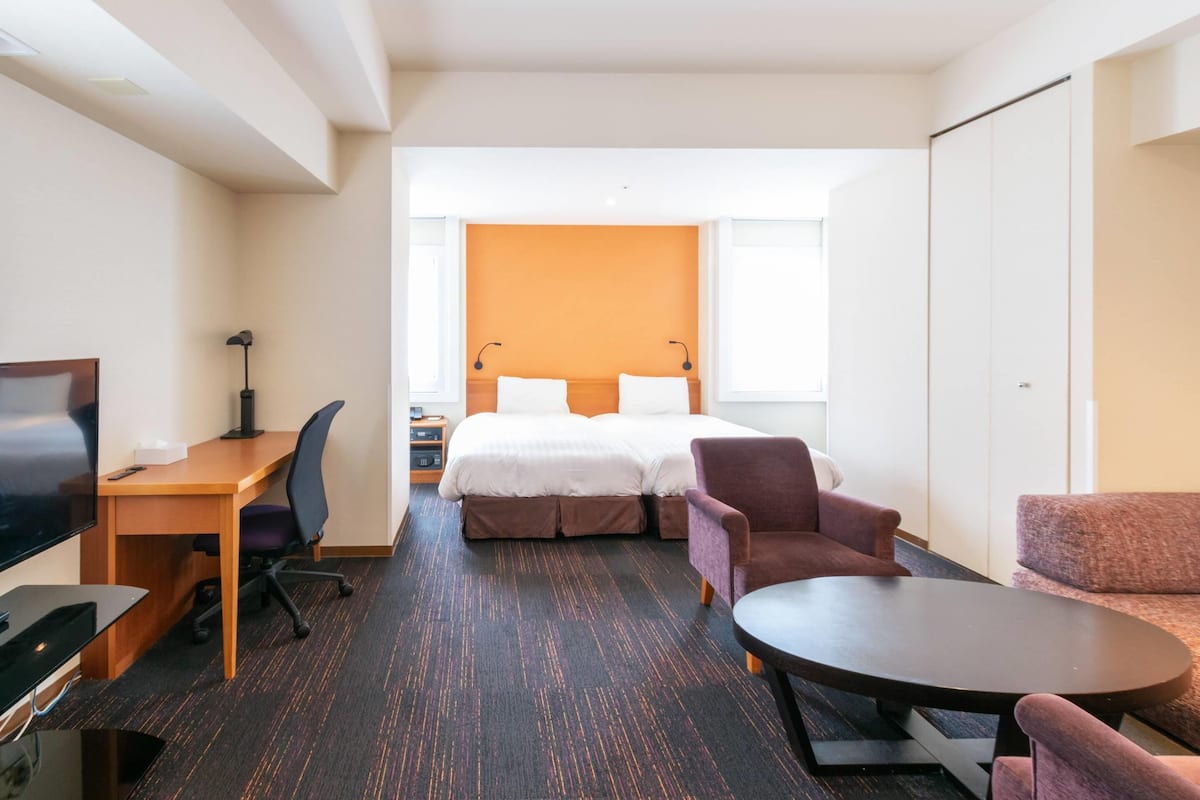 Superior Twin Room, Non Smoking | 1 bedroom, in-room safe, desk, blackout curtains