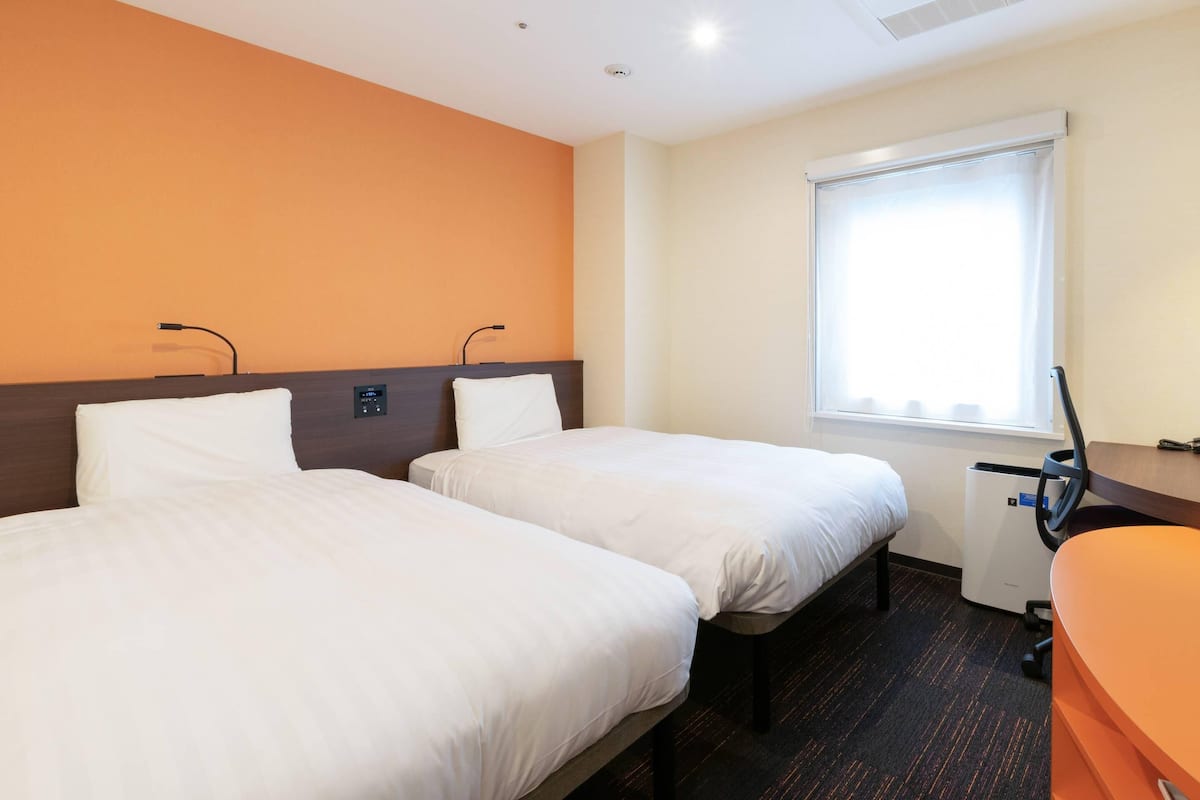 Standard Room, 2 Twin Beds, Non Smoking | 1 bedroom, in-room safe, desk, blackout drapes