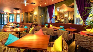 Daily buffet breakfast (JPY 1500 per person)