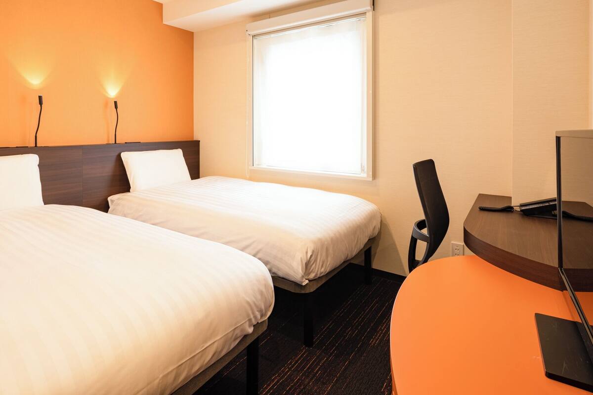 Premium bedding, in-room safe, desk, laptop workspace