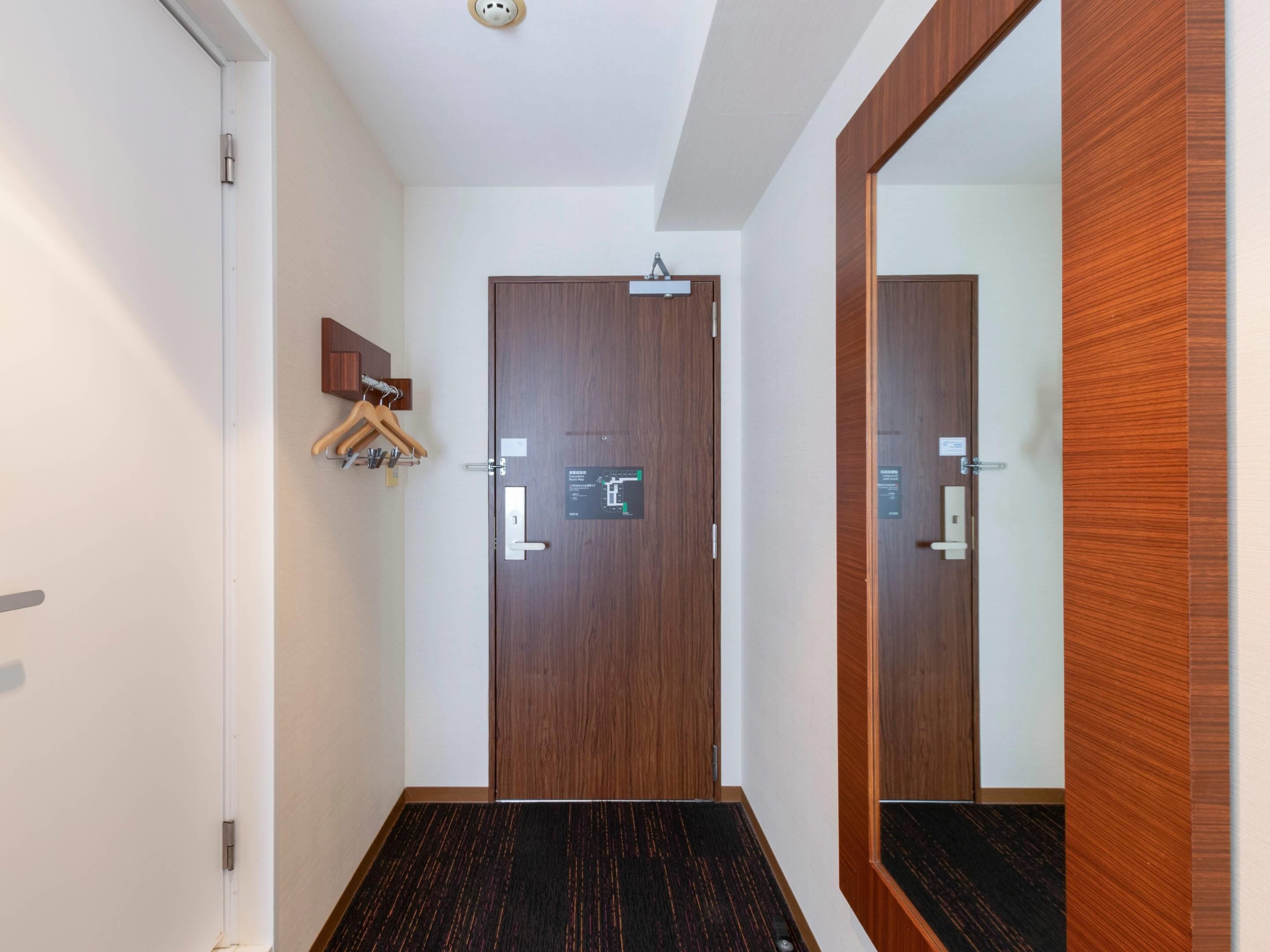 Standard Room, 1 Queen Bed, Non Smoking | Premium bedding, in-room safe, desk, laptop workspace