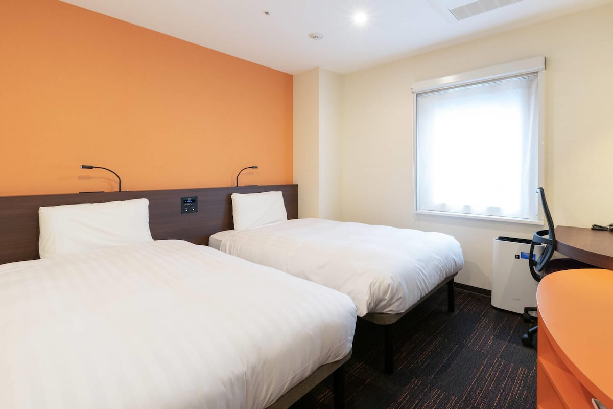 Standard Room, 2 Single Beds, Non Smoking | 1 bedroom, in-room safe, desk, blackout curtains