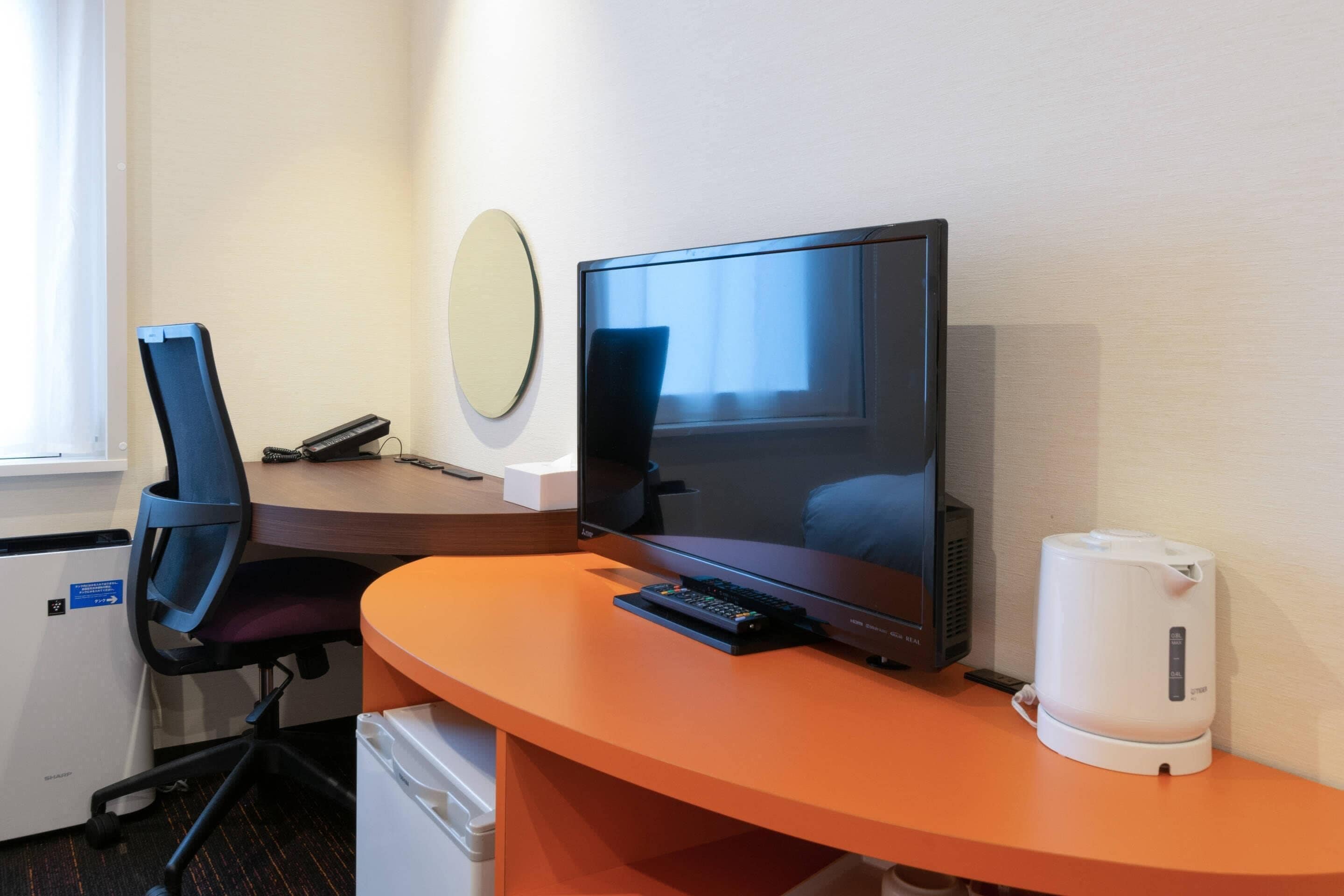 standard room, 2 single beds, non smoking | 1 bedroom, in-room safe, desk, blackout curtains