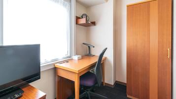 Standard Room, 2 Twin Beds, Non Smoking | Premium bedding, in-room safe, desk, laptop workspace