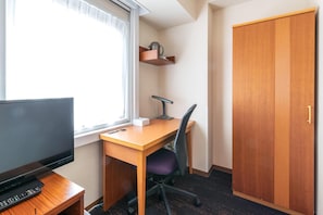 Standard Room, 2 Twin Beds, Non Smoking | Premium bedding, in-room safe, desk, laptop workspace