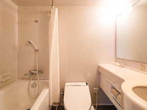 Standard Room, 1 Double Bed, Non Smoking | Bathroom | Free toiletries, hair dryer, slippers, bidet