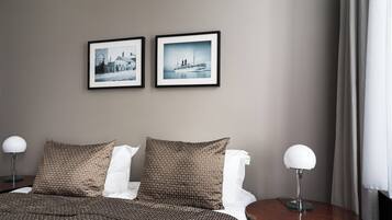 Standard Single Room | In-room safe, desk, blackout drapes, iron/ironing board
