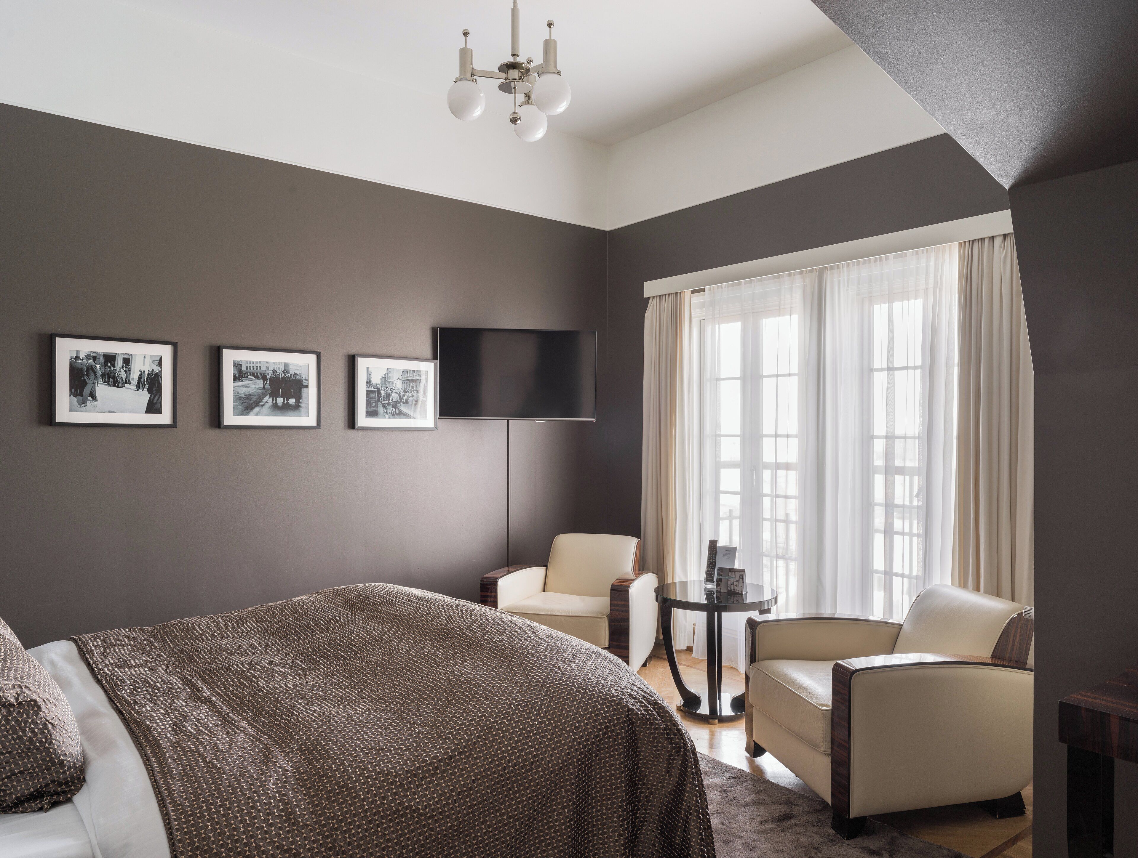 Deluxe Double Room, 1 King Bed | Minibar, in-room safe, desk, blackout drapes