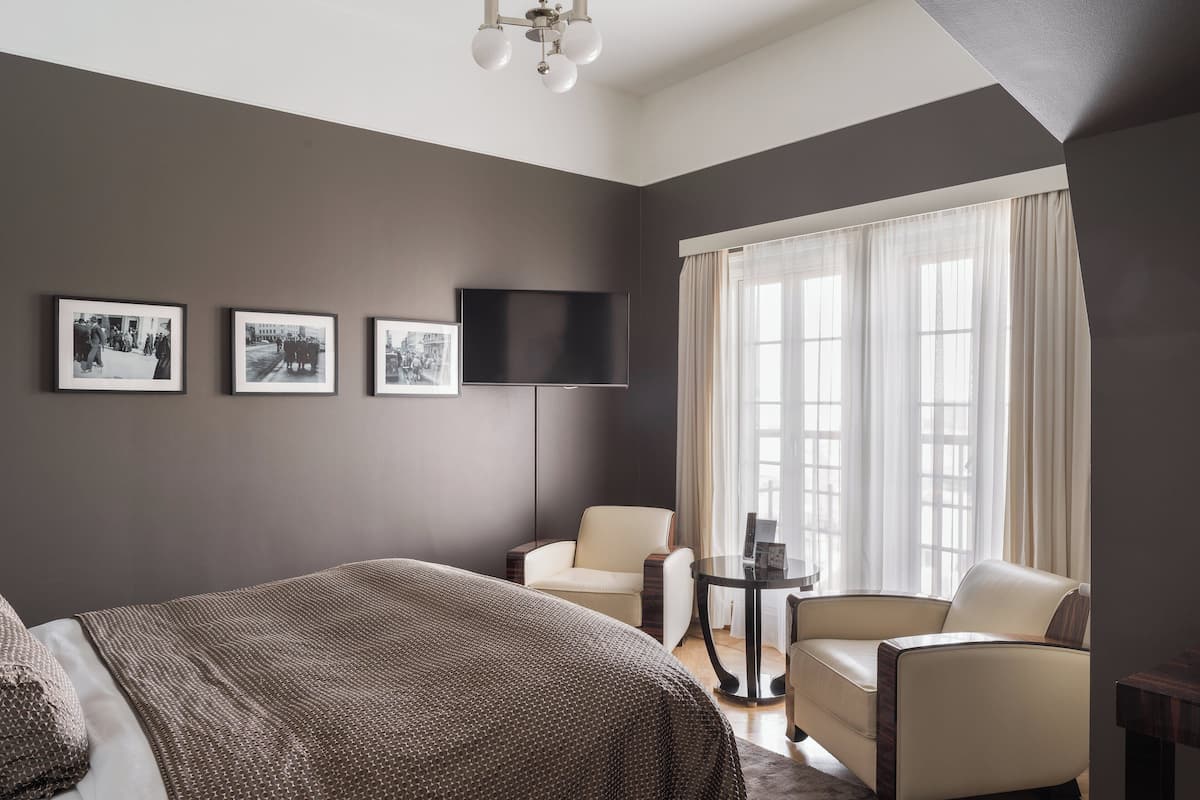 Deluxe Double Room, 1 King Bed | Minibar, in-room safe, desk, blackout drapes