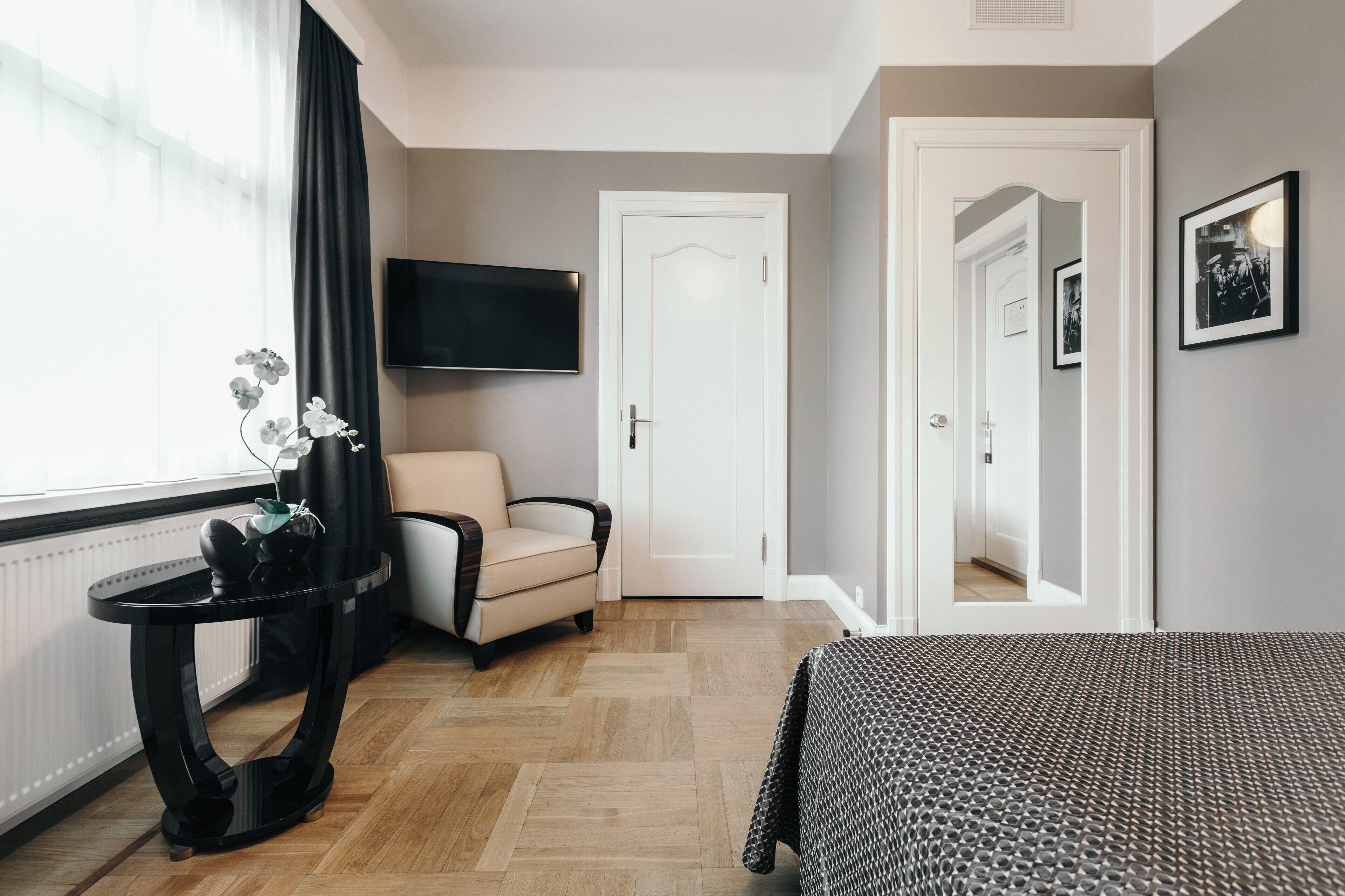 Standard Single Room | In-room safe, desk, blackout drapes, iron/ironing board