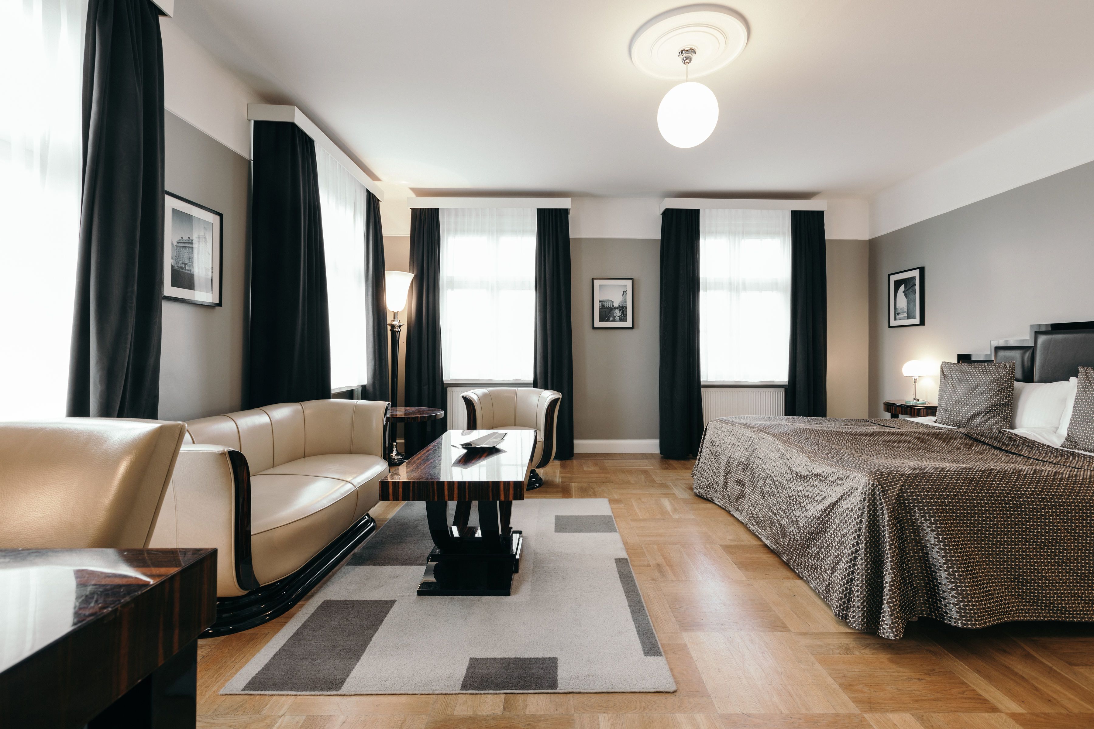 deluxe double room, 1 king bed | 1 bedroom, minibar, in-room safe, desk