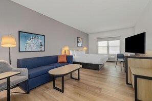 Estudio, 1 cama de matrimonio grande con sofá cama, no fumadores | Ropa de cama hipoalergénica, caja fuerte, escritorio