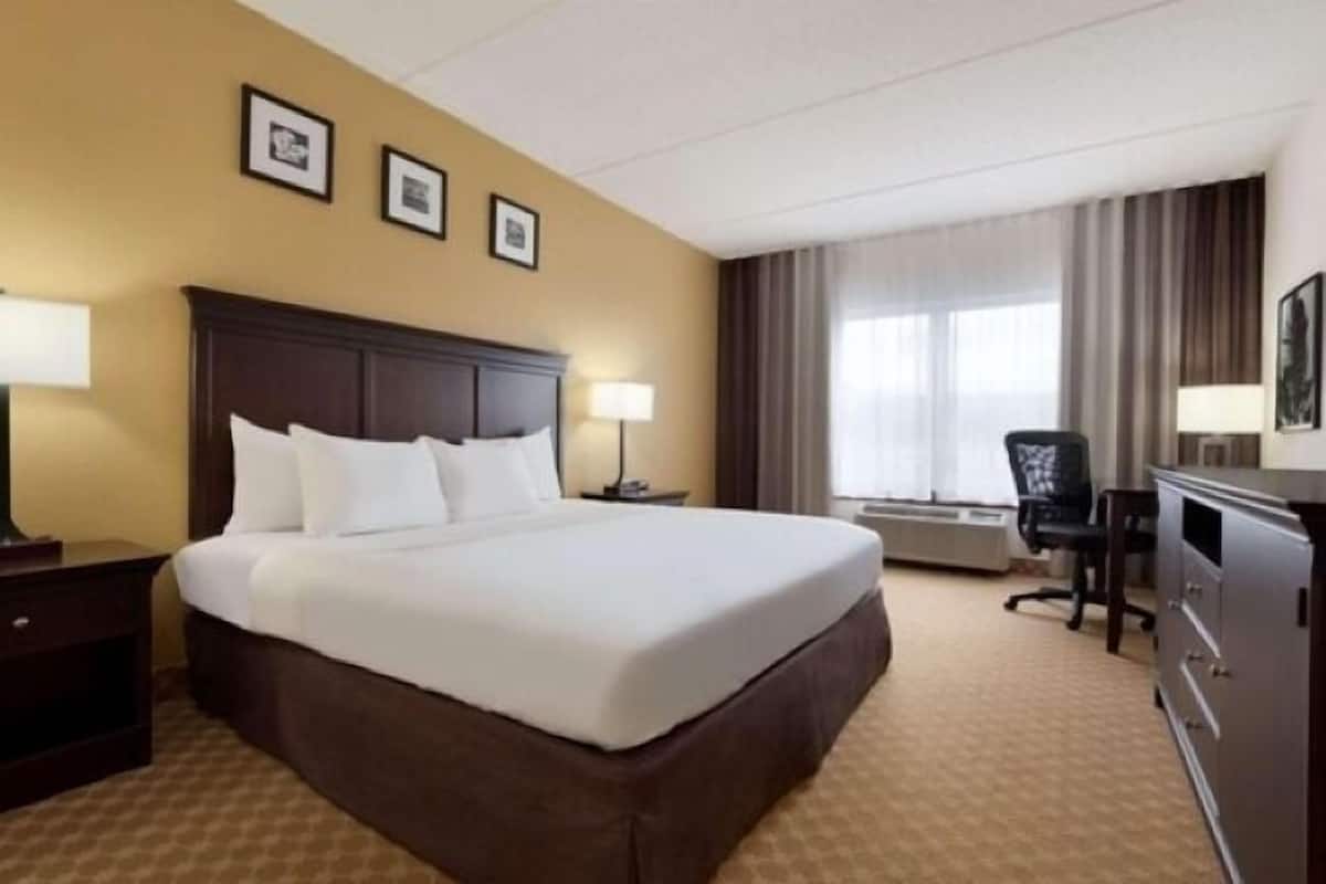1 bedroom, hypo-allergenic bedding, in-room safe, desk