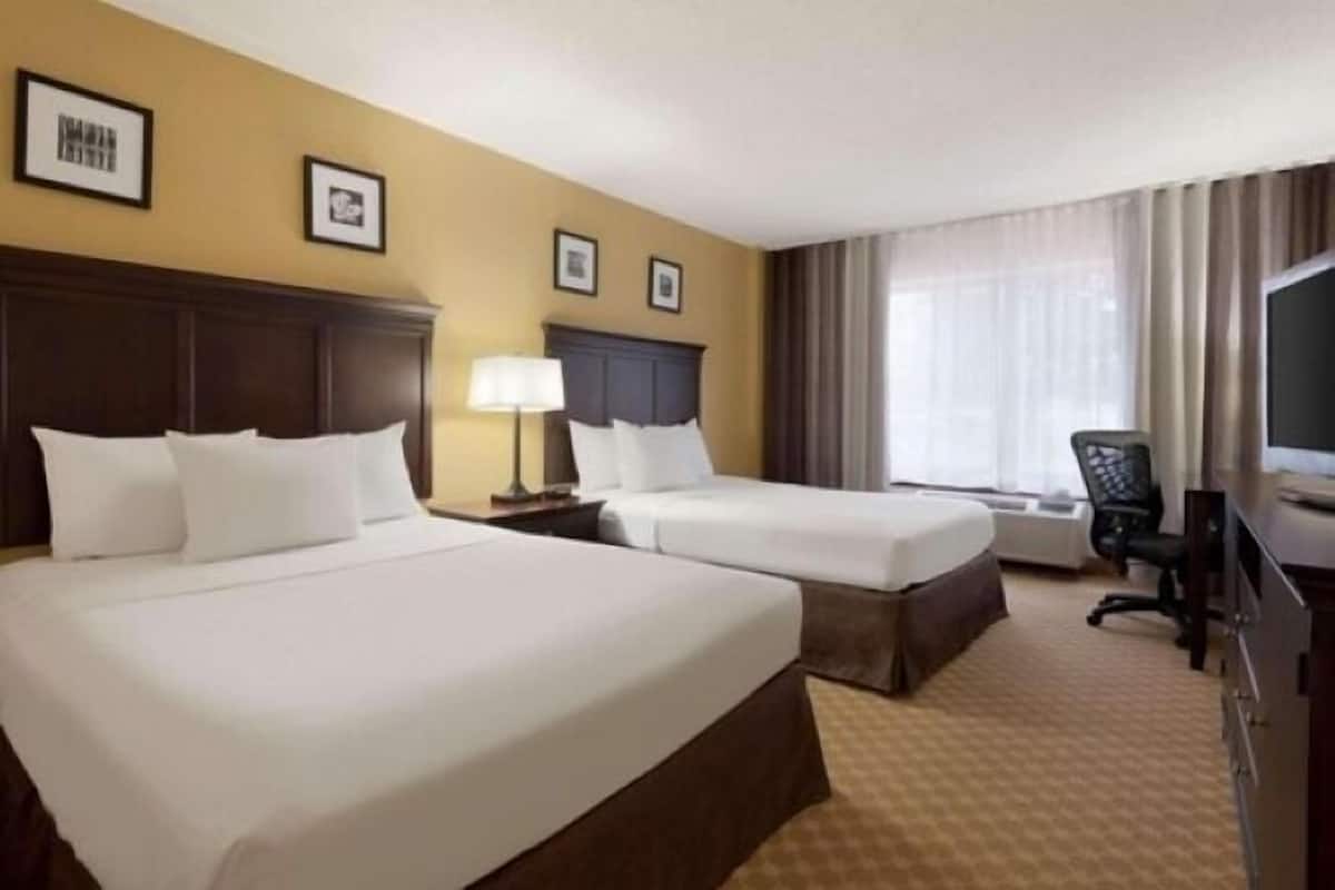 1 bedroom, hypo-allergenic bedding, in-room safe, desk