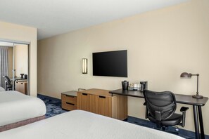 Desk, laptop workspace, blackout curtains, soundproofing - Fairfield Inn and Suites by Marriott Marion (Marion)
