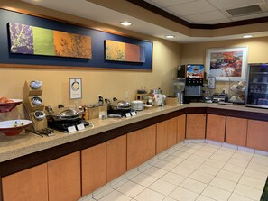 Free daily continental breakfast - Fairfield Inn and Suites by Marriott Marion (Marion)