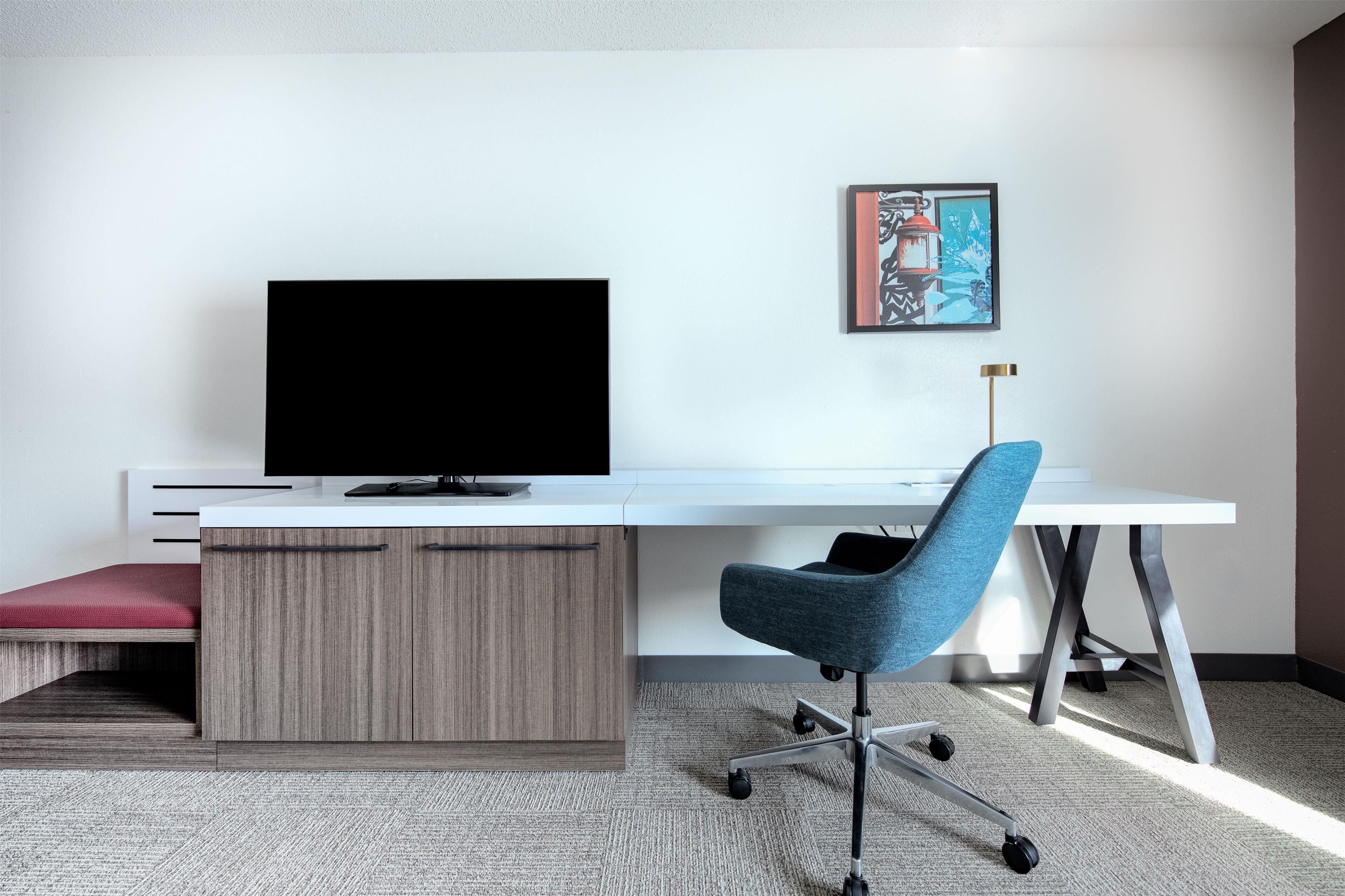 hypo-allergenic bedding, in-room safe, desk, laptop workspace