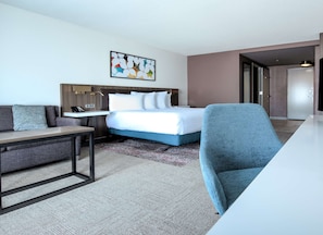 Hypo-allergenic bedding, in-room safe, desk, laptop workspace