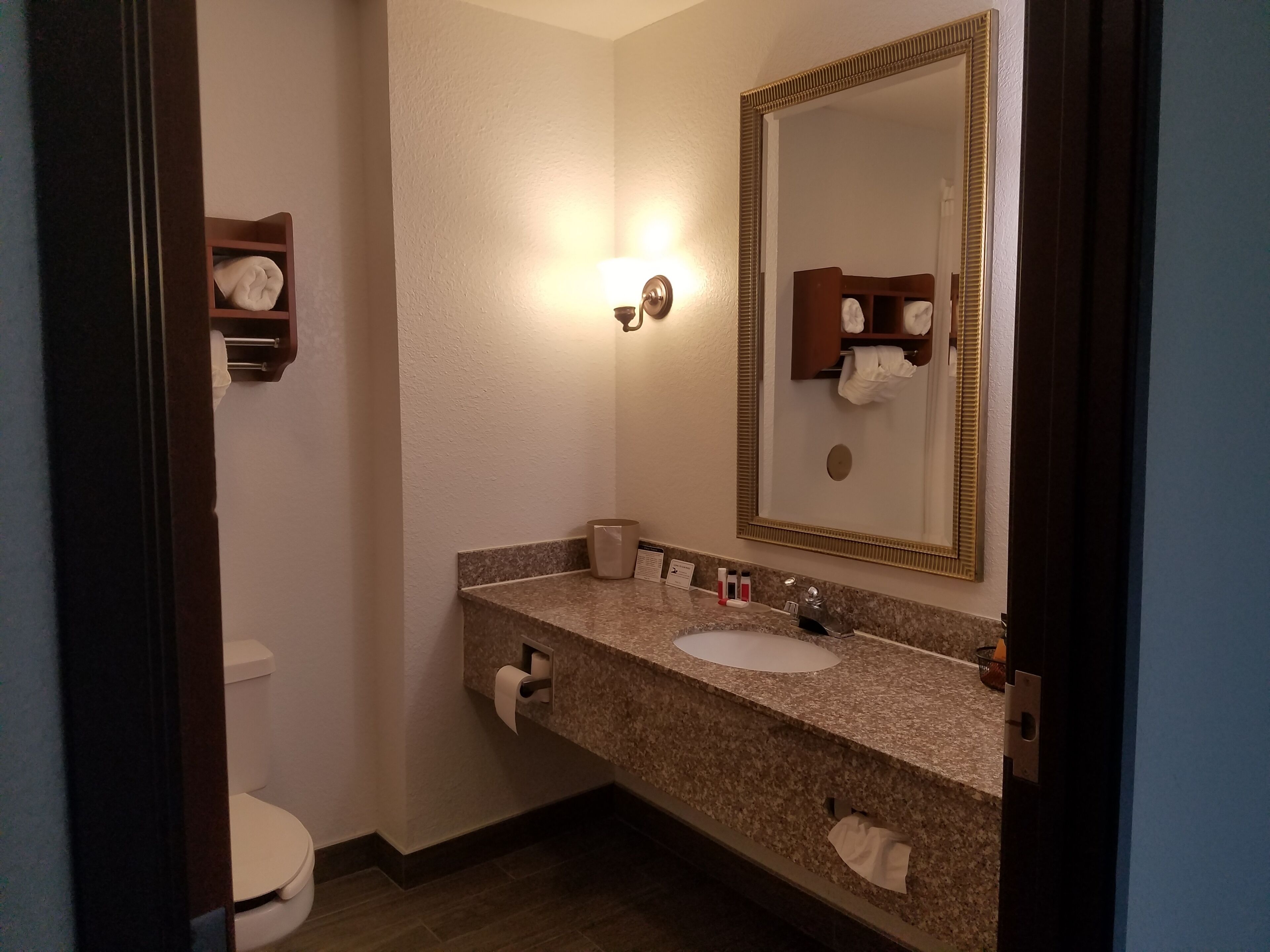 Suite, 2 camas de matrimonio, no fumadores | Baño | Ducha y bañera combinadas, secador de pelo y toallas