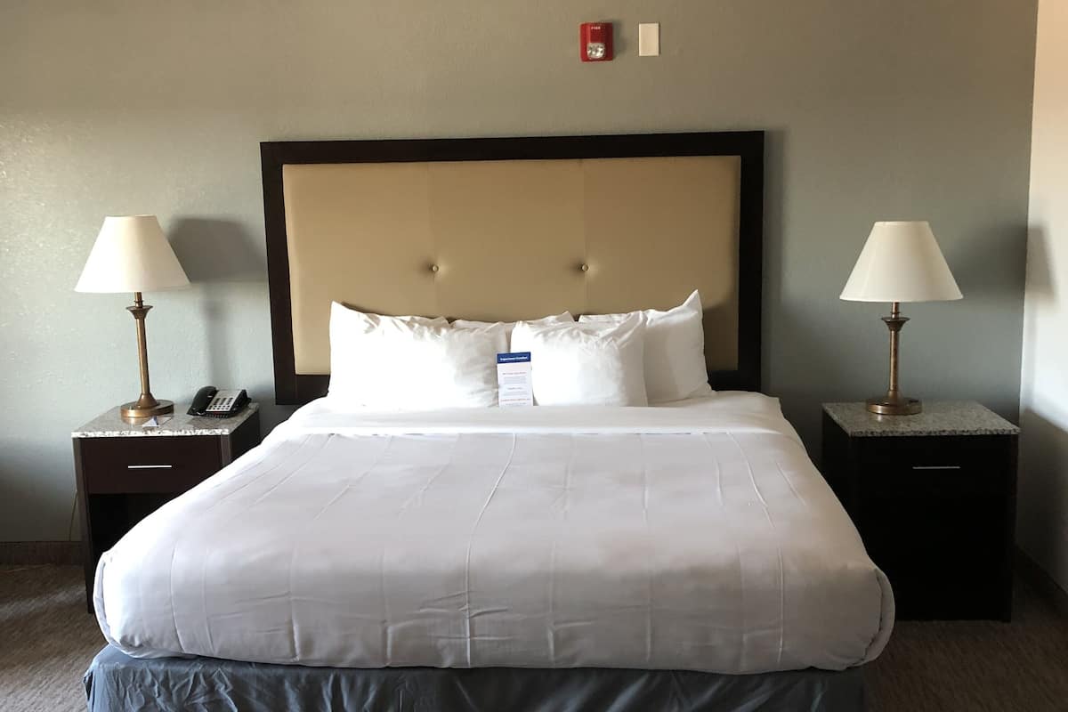 suite, 1 king bed, non smoking | bathroom | combined shower/bathtub, hair dryer, towels