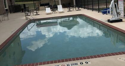 Comfort Inn & Suites Gatesville near Fort Cavazos