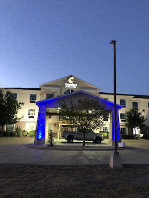 Front of property – evening/night - Comfort Inn & Suites Gatesville (Gatesville)