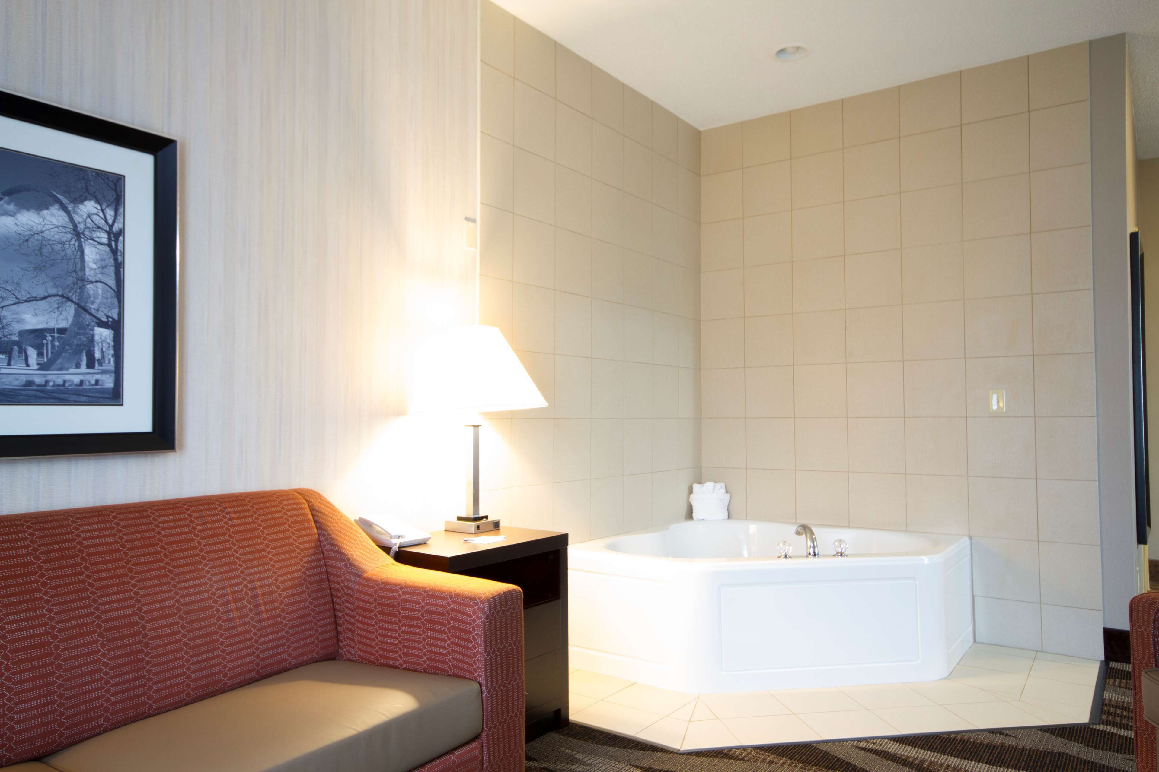 32-inch lcd tv with cable channels, tv