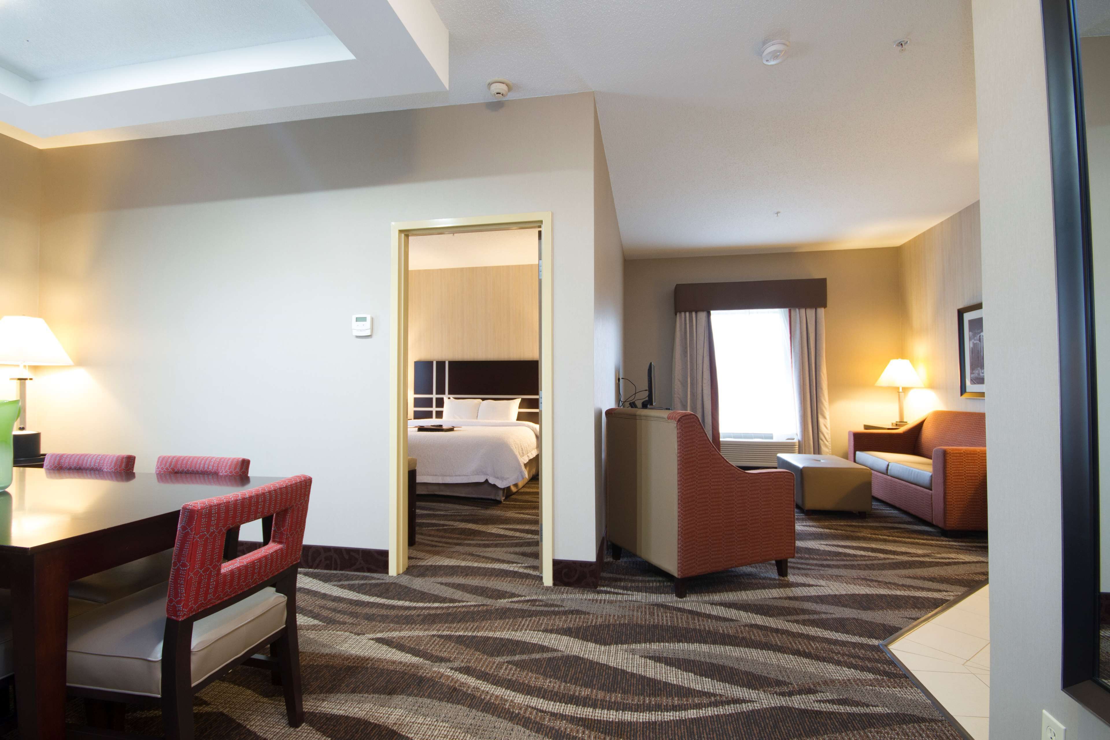 suite, 1 king bed, non smoking | living area | 32-inch lcd tv with cable channels, tv