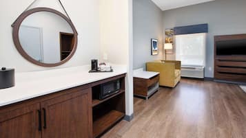 Studio, Accessible, Non Smoking | In-room safe, blackout curtains, free cots/infant beds, rollaway beds