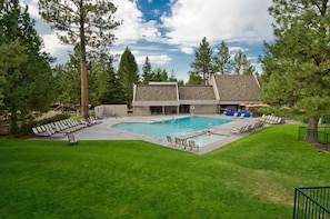 Outdoor pool - Mount Bachelor Village Resort (Bend)