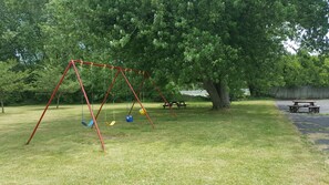 Children’s play area – outdoor - South Shore Inn (Sandusky)