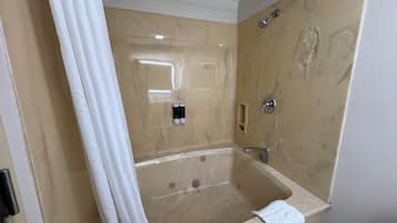 Chambre Deluxe, 1 trĂšs grand lit, baignoire Ă jets | Salle de bain | Ensemble douche/baignoire, baignoire Ă jets