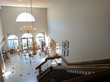 Breakfast area. South Shore Inn
