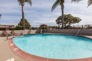 Outdoor pool - Days Inn by Wyndham Santa Maria (Santa Maria)