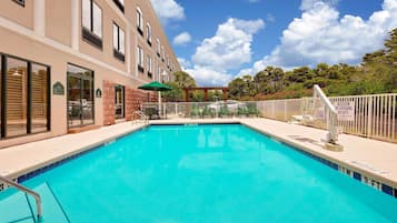 Outdoor pool, pool loungers