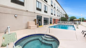 Outdoor pool, pool loungers