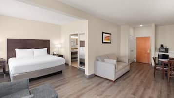 Studiosuite, 1 kingsize-seng, ikke-røyk | Safe på rommet, skrivebord, blendingsgardiner og strykejern/-brett