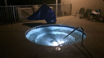 Bañera de hidromasaje exterior