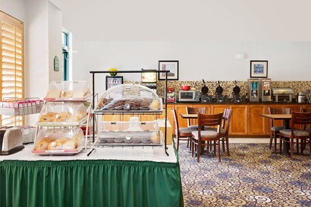 Wingate by Wyndham Destin FL - Image 3