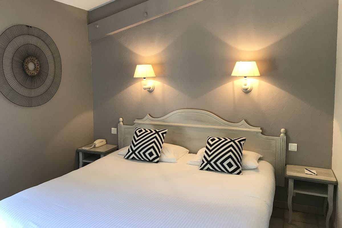 Chambre Standard double | Minibar, coffre-fort, décor unique, ameublement unique