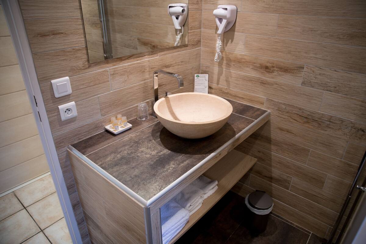 standard double room, terrace | bathroom | shower, rainfall showerhead, hair dryer, towels