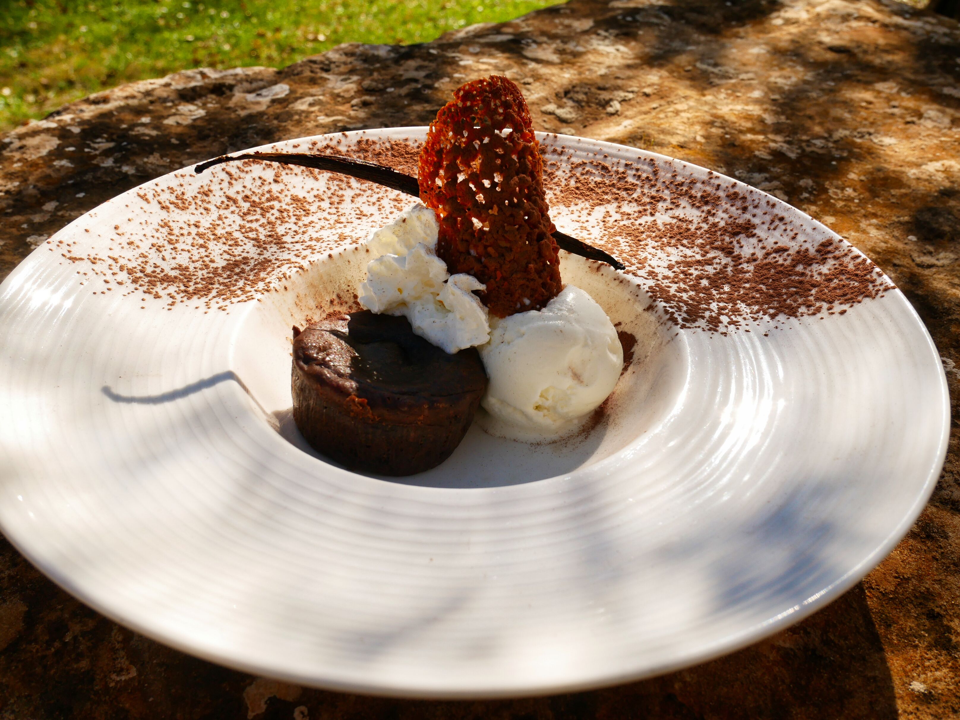 lunch and dinner served, garden views