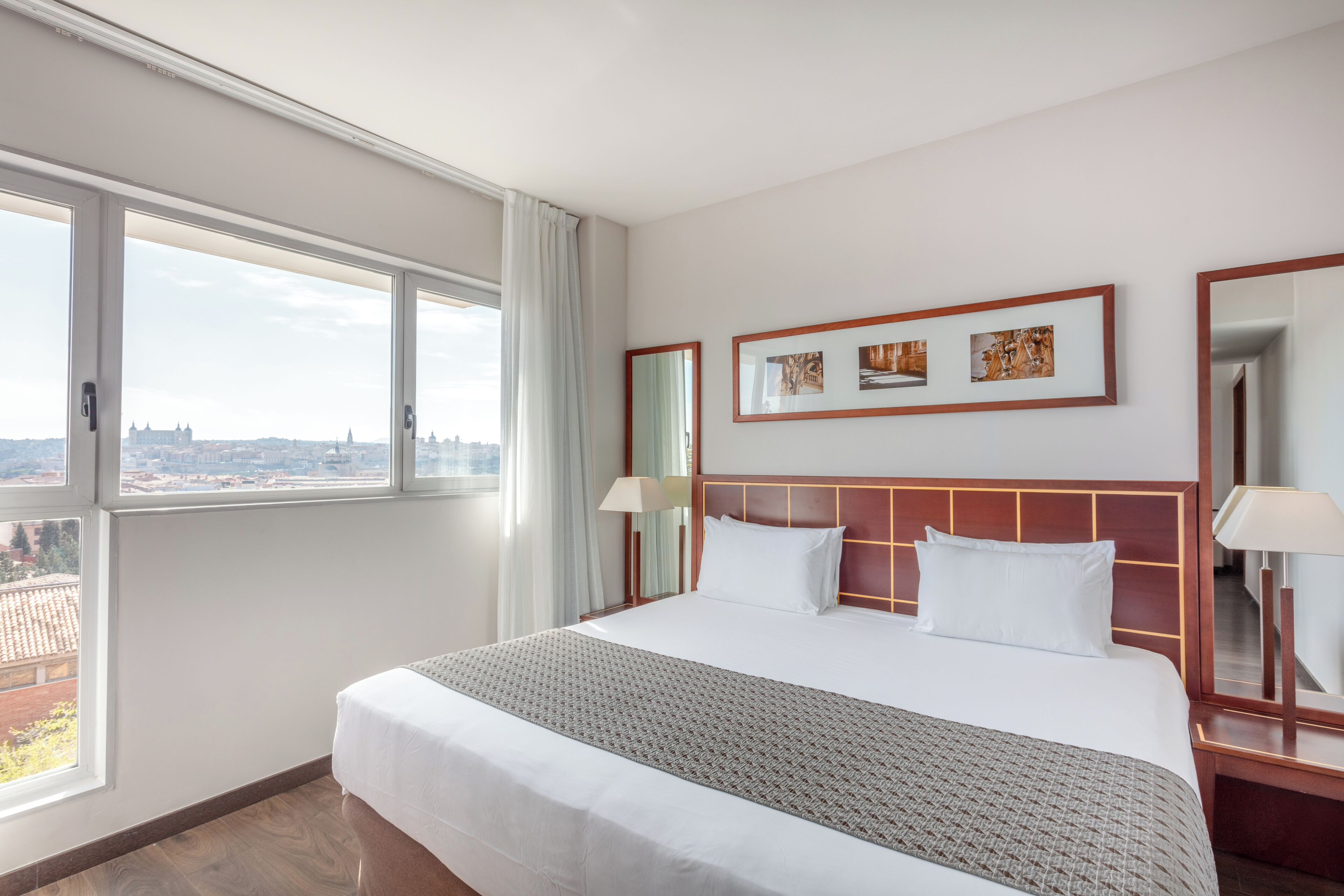 Double Room (Living Room) | In-room safe, desk, free WiFi, bed sheets