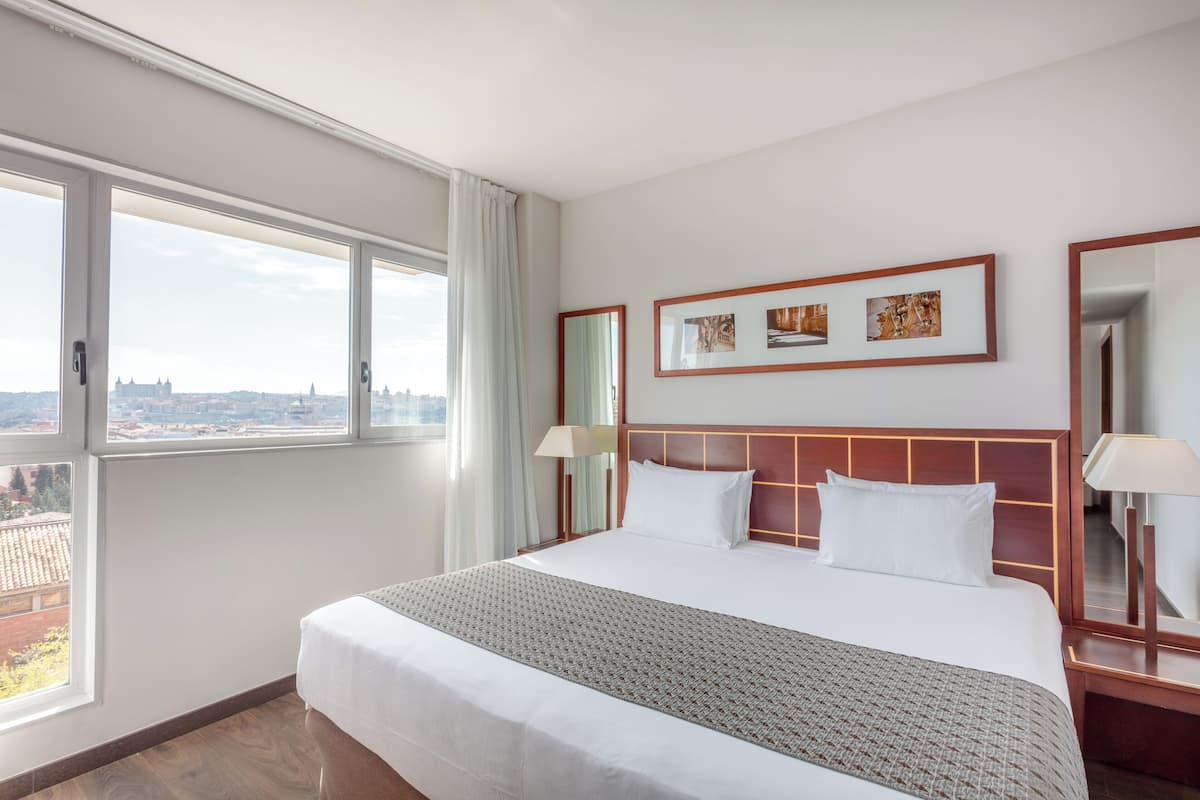 Double Room (Living Room) | In-room safe, desk, WiFi (free), bed sheets
