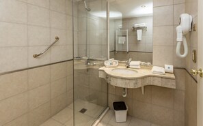 Deep-soaking bathtub, free toiletries, hair dryer, bidet - Hotel Nahuel Huapi (San Carlos de Bariloche)