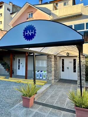 Exterior - Hotel Nahuel Huapi (San Carlos de Bariloche)